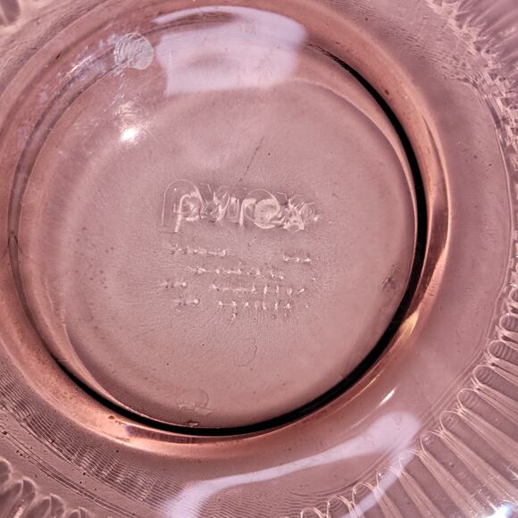 Vintage PYREX Cranberry Ribbed Mixing Nesting Bowls w/ Storage Lid - Picture 4 of 11